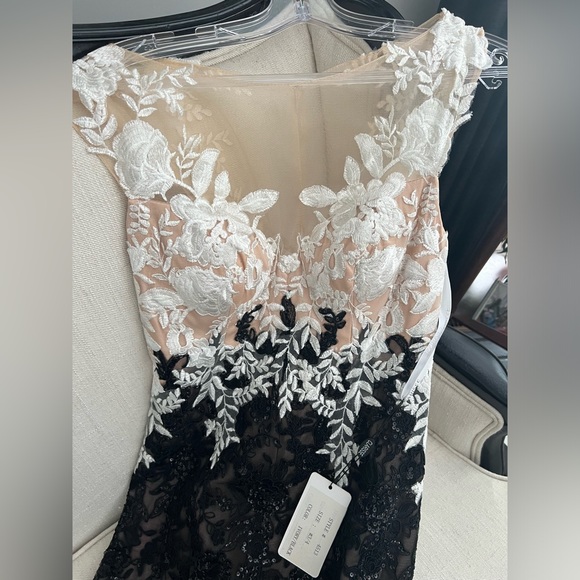 Clarisse Sleeveless Beaded Floral Trumpet Gown NWT - Picture 2 of 8